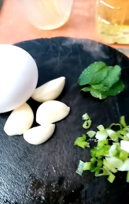 Make Garlic Mayo 